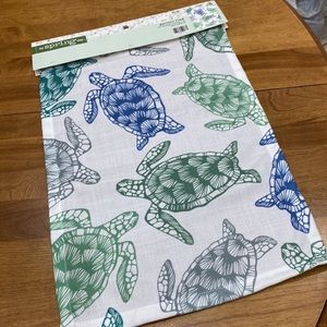 NWT.  Sea turtle, garden flag.